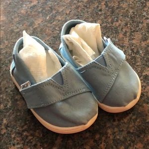 Infant Toms, light blue, size 4D